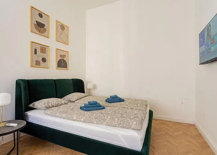 Miller Street Apartment *