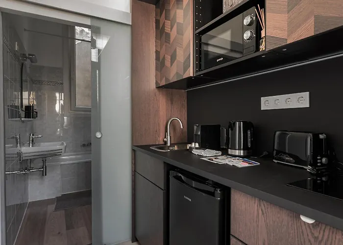 Miller Street Apartment *