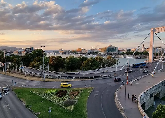 Miller Street بودابست